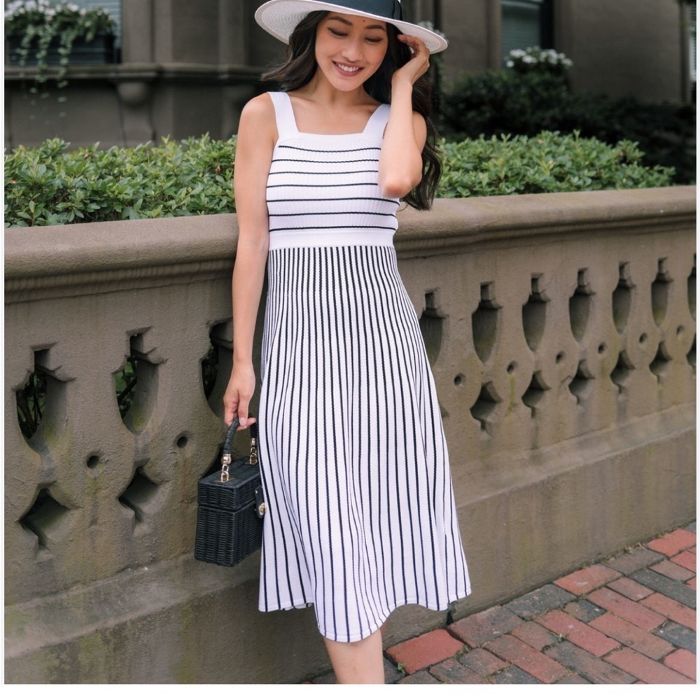 Banana Republic Knit Sweater Black and White Striped Dress SZ M